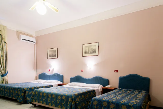 Family, 1 Single and 2 Double Beds، Hotel Altavilla 9 4/6