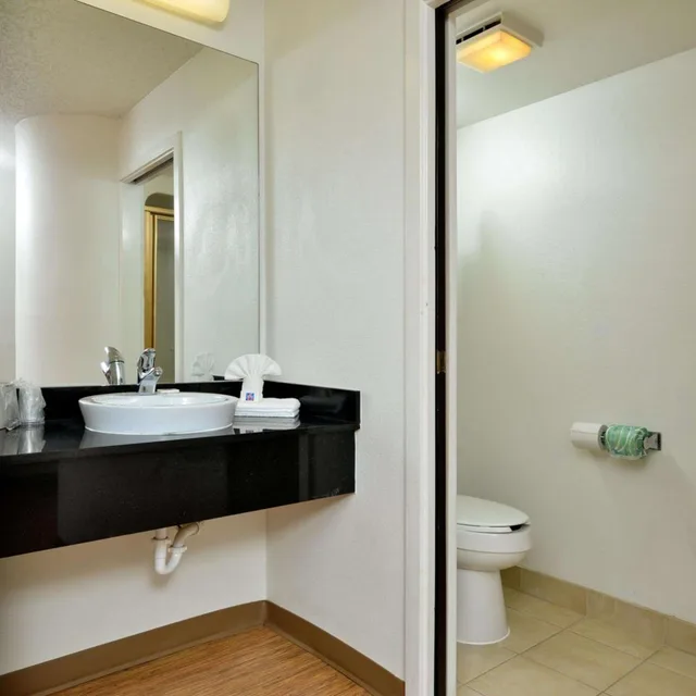 غرفة بسرير كوين لغير المدخنين، Motel6 Plano, TX - West - Frisco 6/7