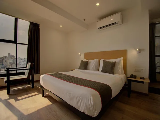 Executive, SHAGUN HOTEL 1/4