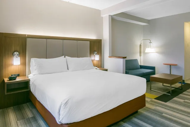 Suite, King Bed, Hot Tub, Holiday Inn Express Hotel Stes Mt Arlington Rockaway Area 4/9