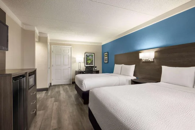 غرفة قياسية بسريرين مزدوجين، La Quinta Inn by Wyndham San Antonio I-35 N at Toepperwein 1/6