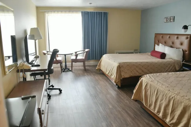 Deluxe, 2 Queen Beds, Ocean View, North Wing، Pilgrim Sands on Long Beach 2/4