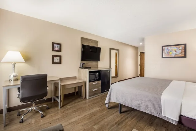 غرفة قياسية بسرير كينج، Hometown Inn Thomasville 6/7