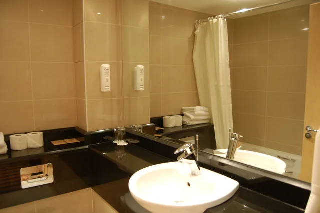 Room, Triple, 1 Double and 1 Single Bed, Academy Plaza Hotel 4/4