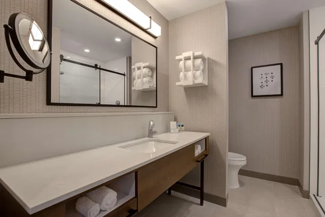 غرفة، Hampton Inn by Hilton Montreal Downtown 3/3
