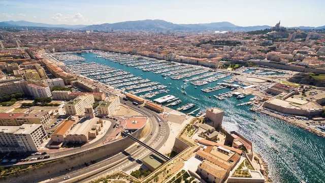 Ruby Lilou Hotel Marseille by IHG، Marseille 03 37/42