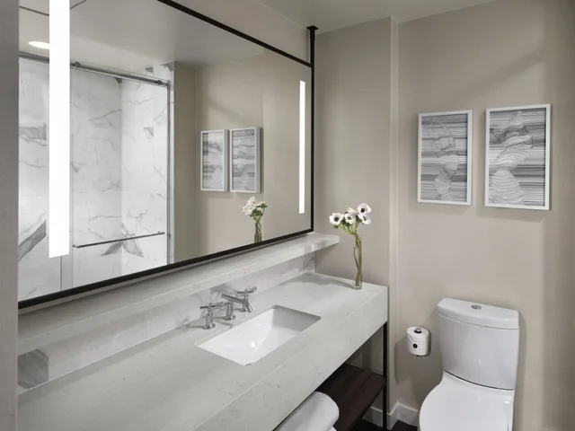 Nano Queen، Axiom Hotel 6/6