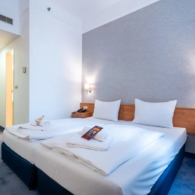 غرفة قياسية بسرير كوين، Hotel Golden Park Budapest 3/10