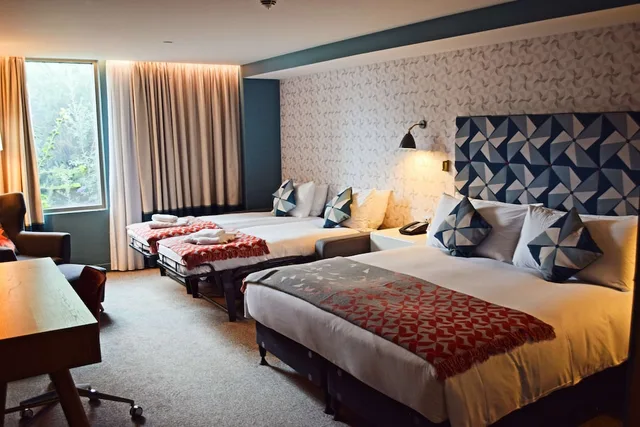 غرفة بسريرين منفصلين وسرير كينج وسرير كينج وسريرين منفصلين، Hilton Bournemouth 1/10