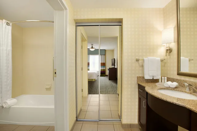 جناح بسرير كينج وسريرين كوين لذوي الإعاقة، Homewood Suites by Hilton Fort Myers Airport/FGCU 5/7