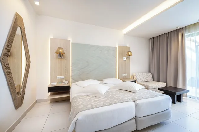 جناح تنفيذي بسريرين منفصلين بغرفة نوم واحدة مع أريكة، Astir Odysseus Kos Resort and Spa 3/10
