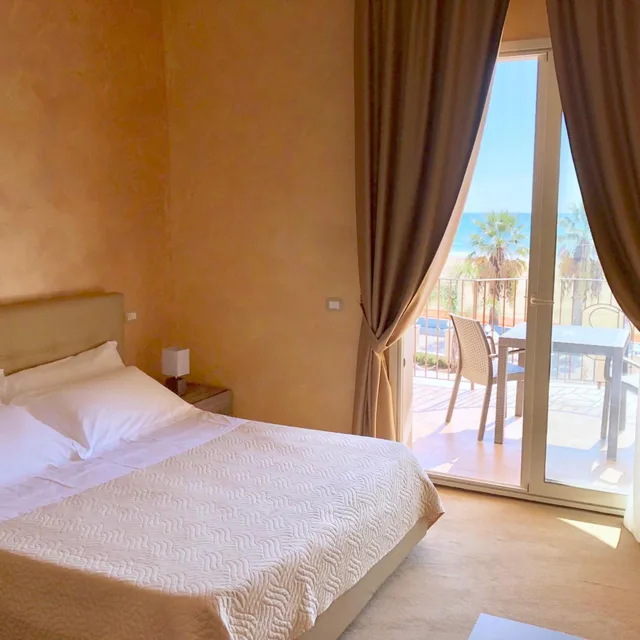 جناح جونيور بإطلالة على البحر، Hotel Riviera Palace 1/4