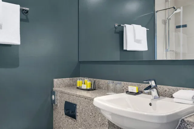 غرفة ديلوكس عائلية بسريرين مزدوجين، Bristol Marriott Royal Hotel 5/6