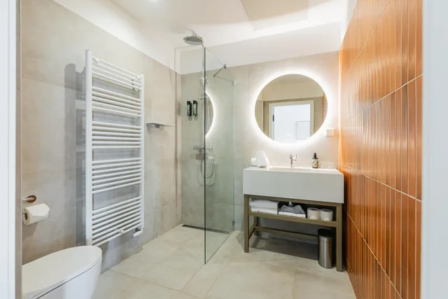 غرفة بسرير مزدوج بإطلالة على الحديقة، FortyPlusOne Hotel 10/10