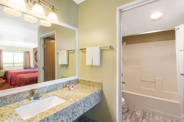 غرفة بسريرين كوين للمدخنين، Days Inn by Wyndham Buckeye 7/8