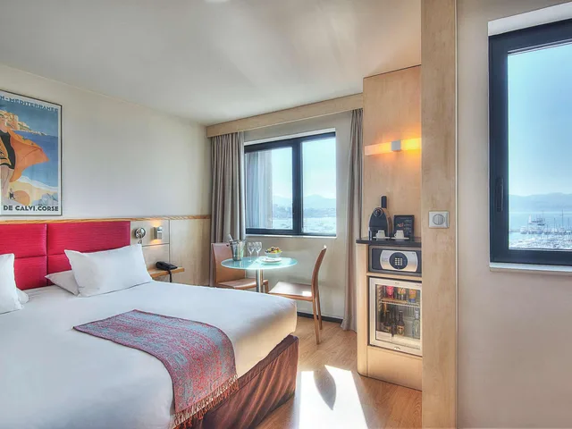 غرفة بسرير مزدوج بإطلالة على المرفأ، Mercure Ajaccio Centre 1/3
