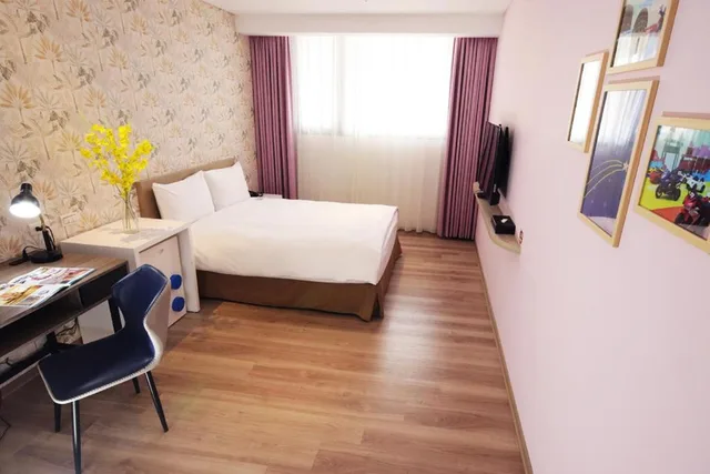 Semi Room, Semi Double Bed، The Brick Hotel 1/1