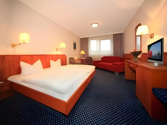 غرفة ثلاثية بسرير مزدوج وسرير فردي، Seegarten Hotel 1/1