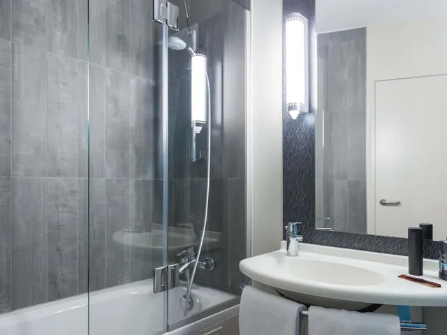 غرفة سوبيريور بسرير مزدوج وسرير فردي، ibis Liege Centre Opera 6/6