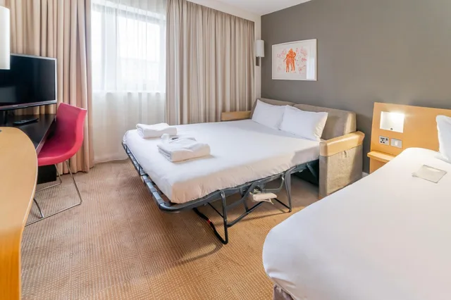 غرفة بسرير مزدوج مع أريكة، Novotel Southampton 5/9
