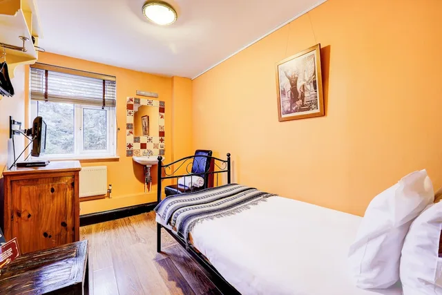غرفة قياسية مفردة بسرير فردي بحمام مشترك، Church Street Hotel by Belvilla 1/7