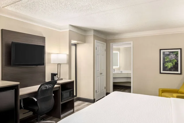غرفة بسريرين مزدوجين، La Quinta Inn by Wyndham San Antonio I-35 N at Toepperwein 5/7