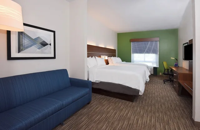 جناح بسريرين كوين، Holiday Inn Express Hotel & Suites Selma 1/7