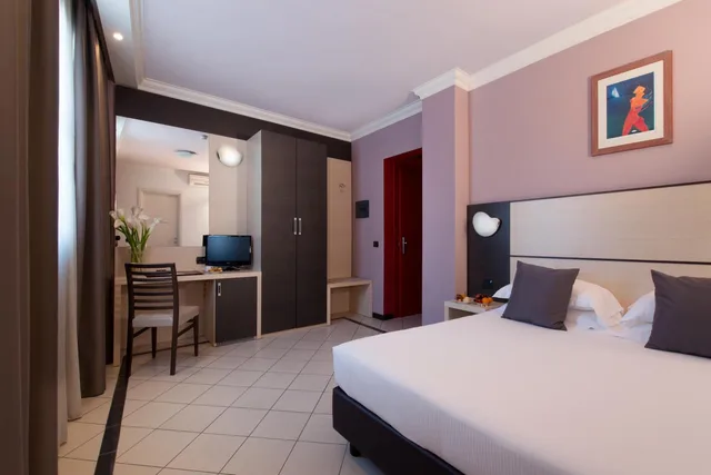 Room, Queen Bed, CDH Hotel La Spezia 1/10