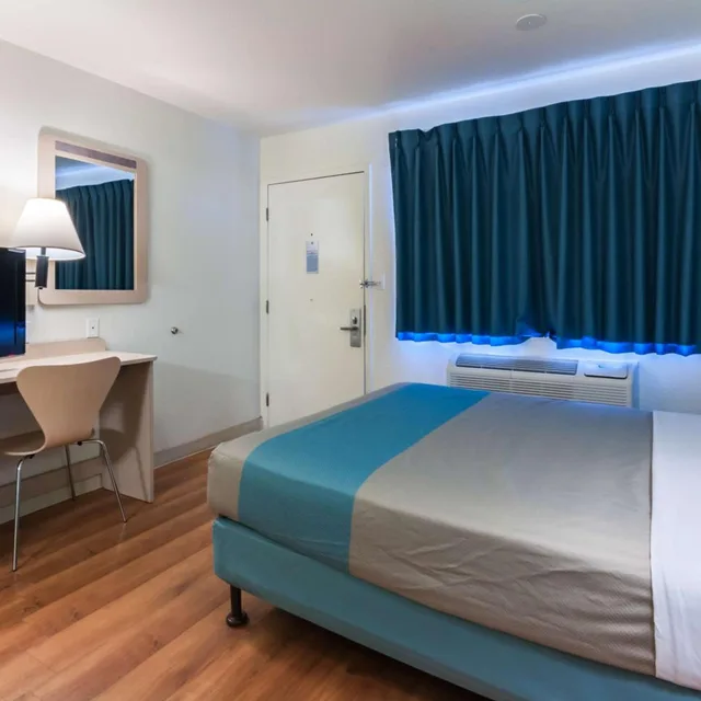 غرفة بسرير كوين لذوي الإعاقة، Motel6 Green River, UT 6/7