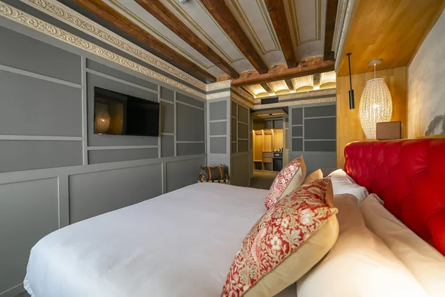 غرفة تنفيذية بسرير كوين بشرفة مع أريكة، Hotel Boutique La Pau 3/7