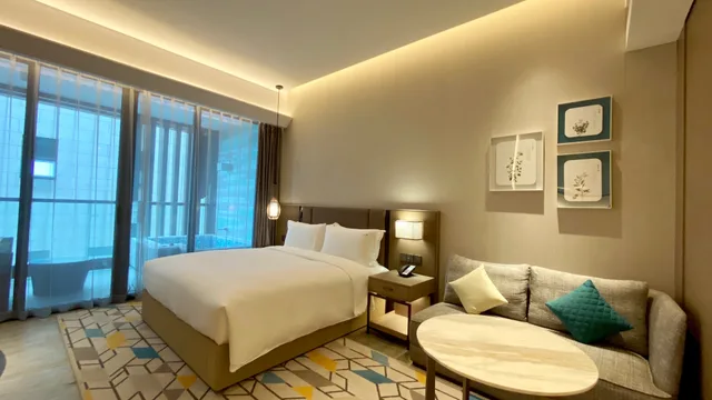 غرفة قياسية بسرير كينج، Holiday Inn Resort Maoshan Hot-Spring 3/8