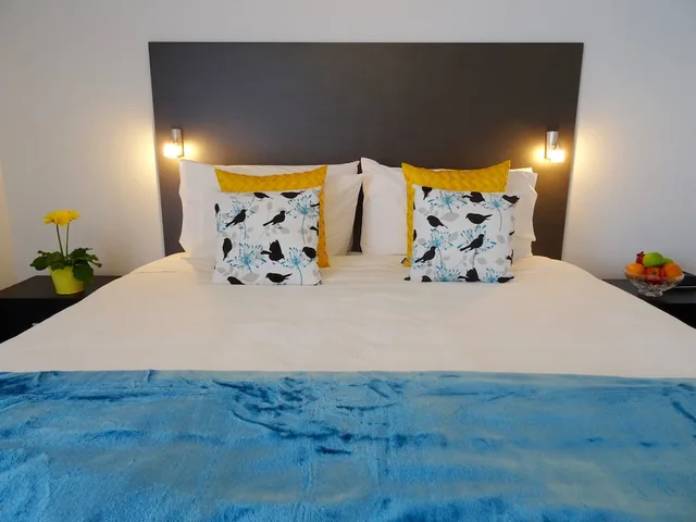 Suite, King Bed, BKs Premier Motel Hamilton 1/3