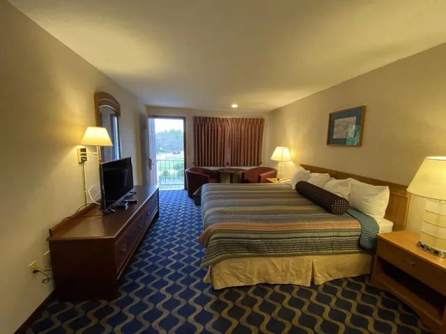 غرفة ديلوكس بسرير كينج، Economy Lodge 682 Main St Sturbridge 2/10