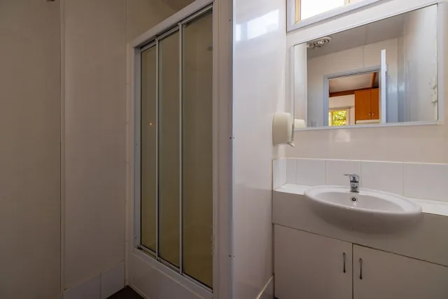 كابينة بسرير بطابقين وسرير كوين بغرفتي نوم، Nrma Dubbo Holiday Park 4/4