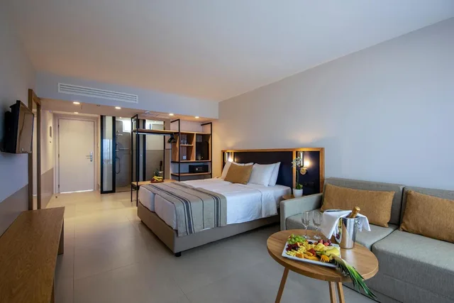 جناح جونيور، Smy Kos Beach and Splash 1/9