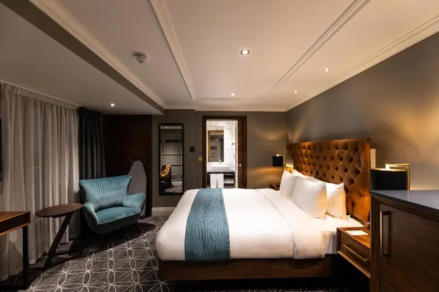 Atrium, Deluxe, Double Bed, Accessible، 100 Queens Gate Hotel Curio Collection By Hilton 1/6