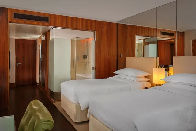 غرفة ديلوكس بسريرين منفصلين، Sheraton Grand Hotel And Spa 3/8