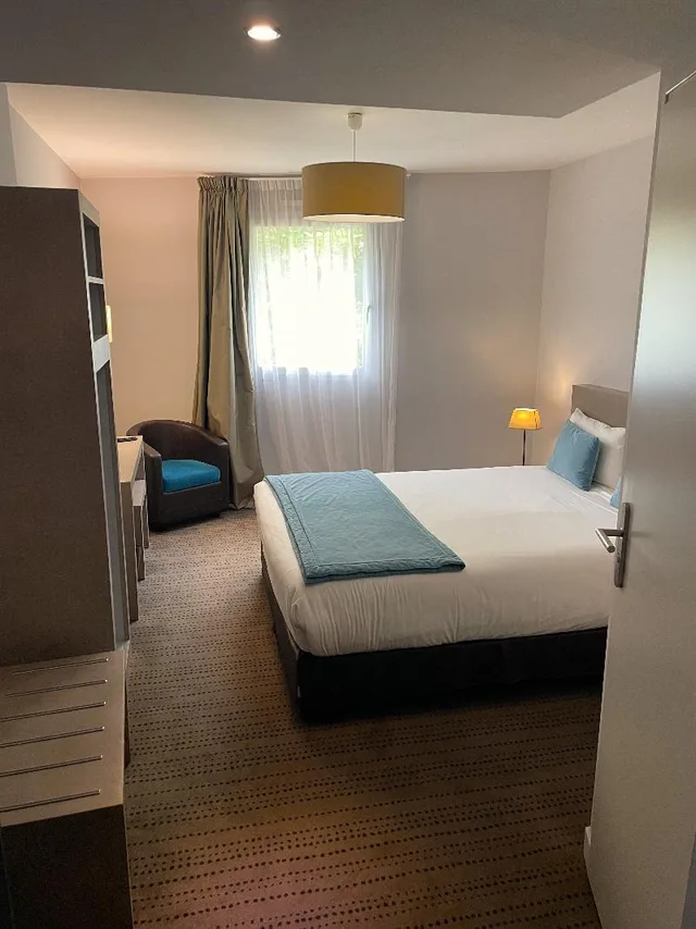 غرفة سوبيريور بسرير كينج بحوض استحمام، Hotel The Originals Niort La Grange 1/1