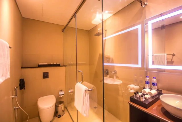 غرفة تنفيذية بسرير كينج، Carnelian Muscat - Airport Hotel 3/4