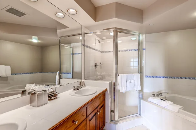 2 Bedrooms, Condo, Plus, Loft, Twin Beds, 2 King Beds, Den or Loft View، St James Place 8/8