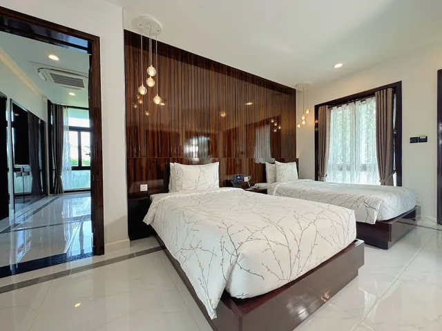 جناح عائلي بسريرين منفصلين وسرير كينج بإطلالة على البحر بغرفتي نوم، Carmelina Beach Resort 7/10