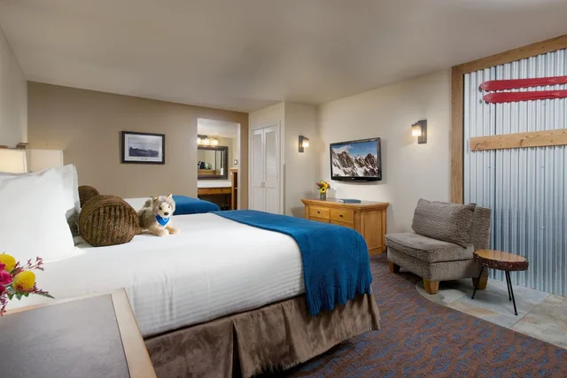 Room, King Bed, Stair Access Only, Jetted Tub, Courtyard Area، Lexington Hotel At Jackson Hole Hotel Suites 2/3