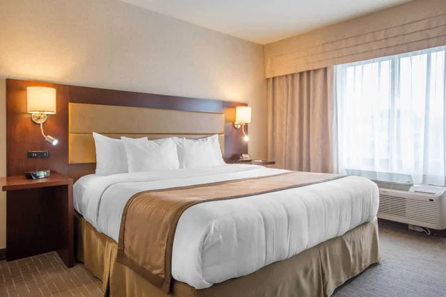 Upgrade, King Bed، Quality Inn and Suites Val d Or, QC 4/10