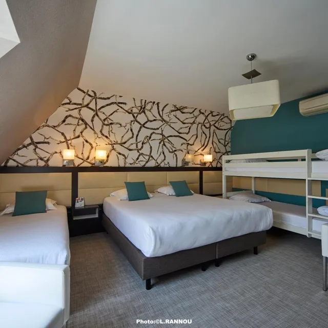Room, Quintuple، The Originals Hotel La Marebaudiere 3/7