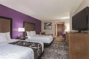 غرفة، La Quinta Inn & Suites by Wyndham Columbus North 1/2