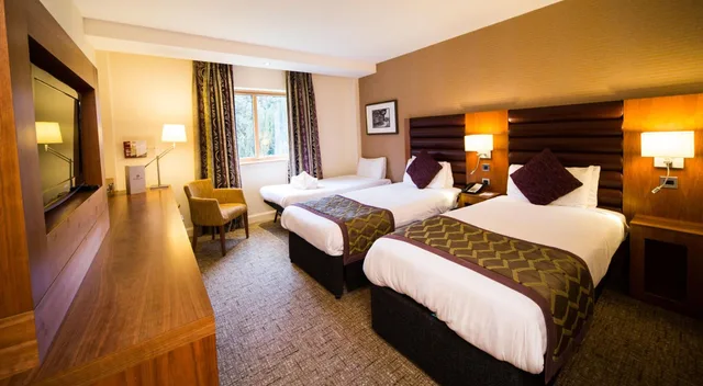 غرفة ثلاثية، Drayton Manor Hotel 2/6