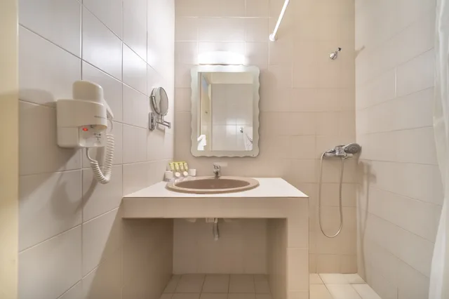 غرفة كلاسيكية بسريرين منفصلين بإطلالة على البحر، Hotel Agia Markella 7/8