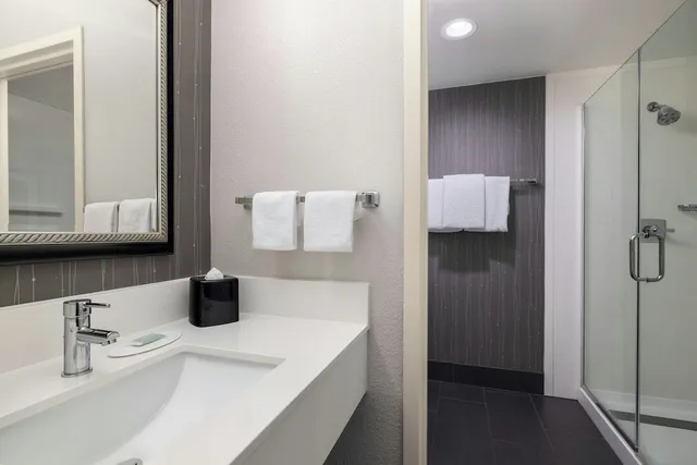 جناح بسريرين مزدوجين، Courtyard Dallas-Fort Worth/Bedford 6/6