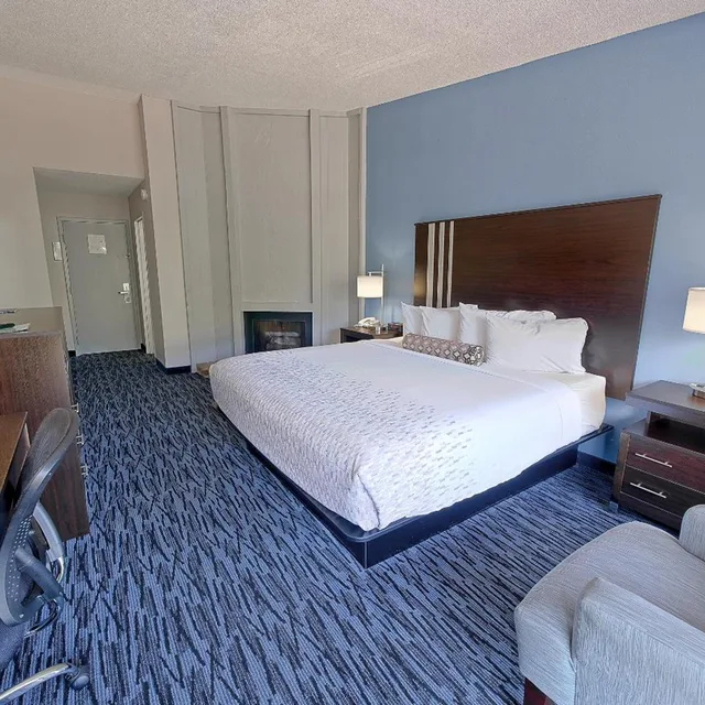 Room, King Bed, Glenstone Lodge 2/7