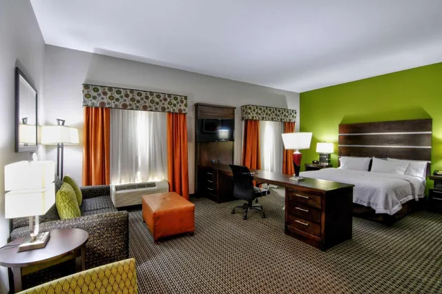استوديو بسرير كينج مع أريكة لذوي الإعاقة، Hampton Inn Foley 1/5
